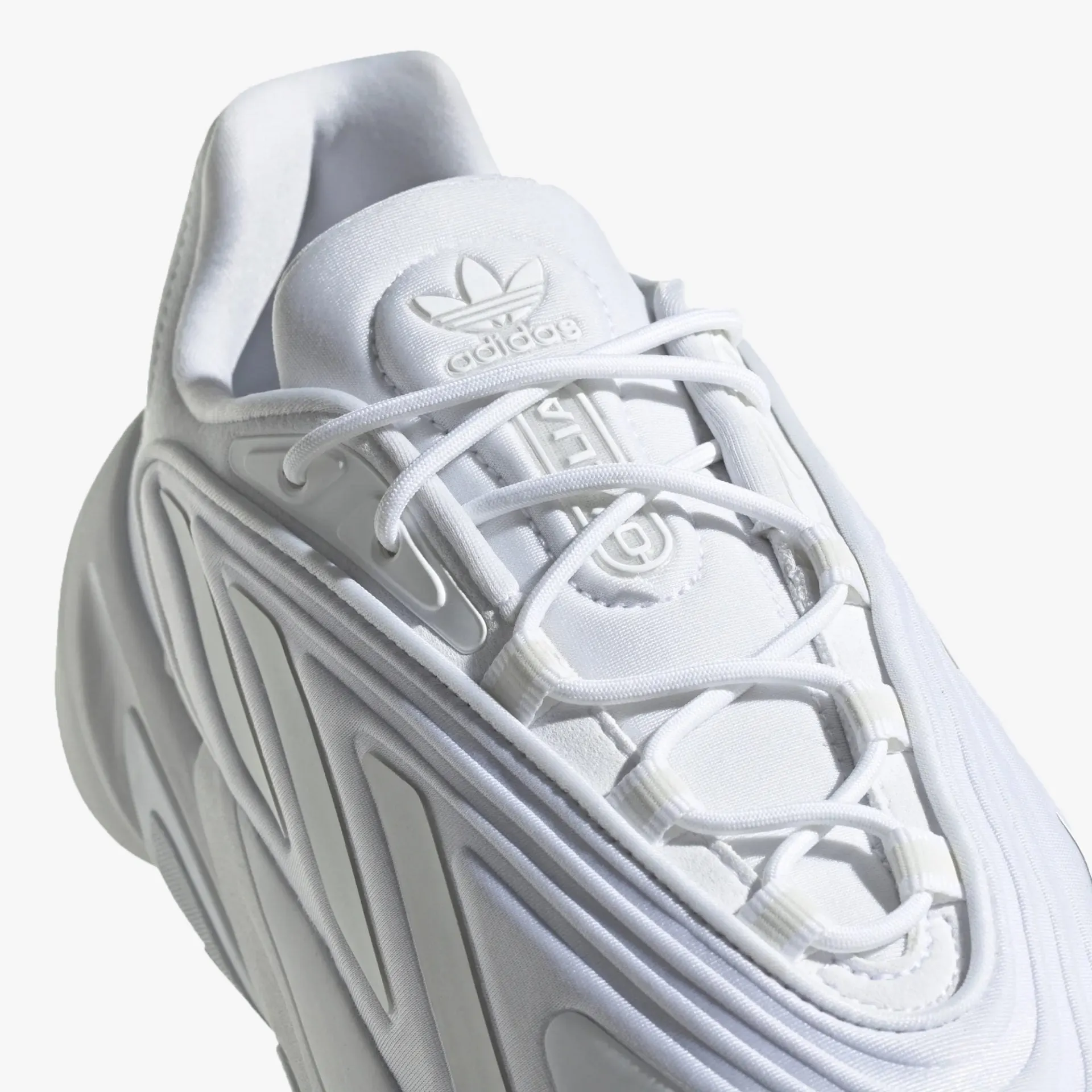 Adidas Originals | OZELIA  { CRYSTAL WHITE / CLOUD WHITE