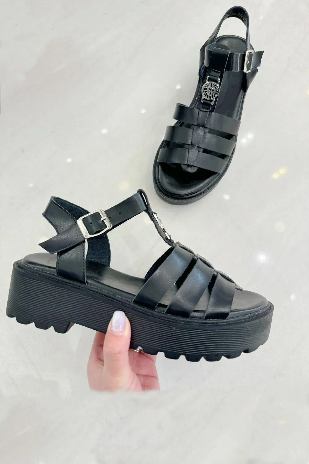 BLACK STRAPPY CHUNKY SOLE FLAT SUMMER SANDALS