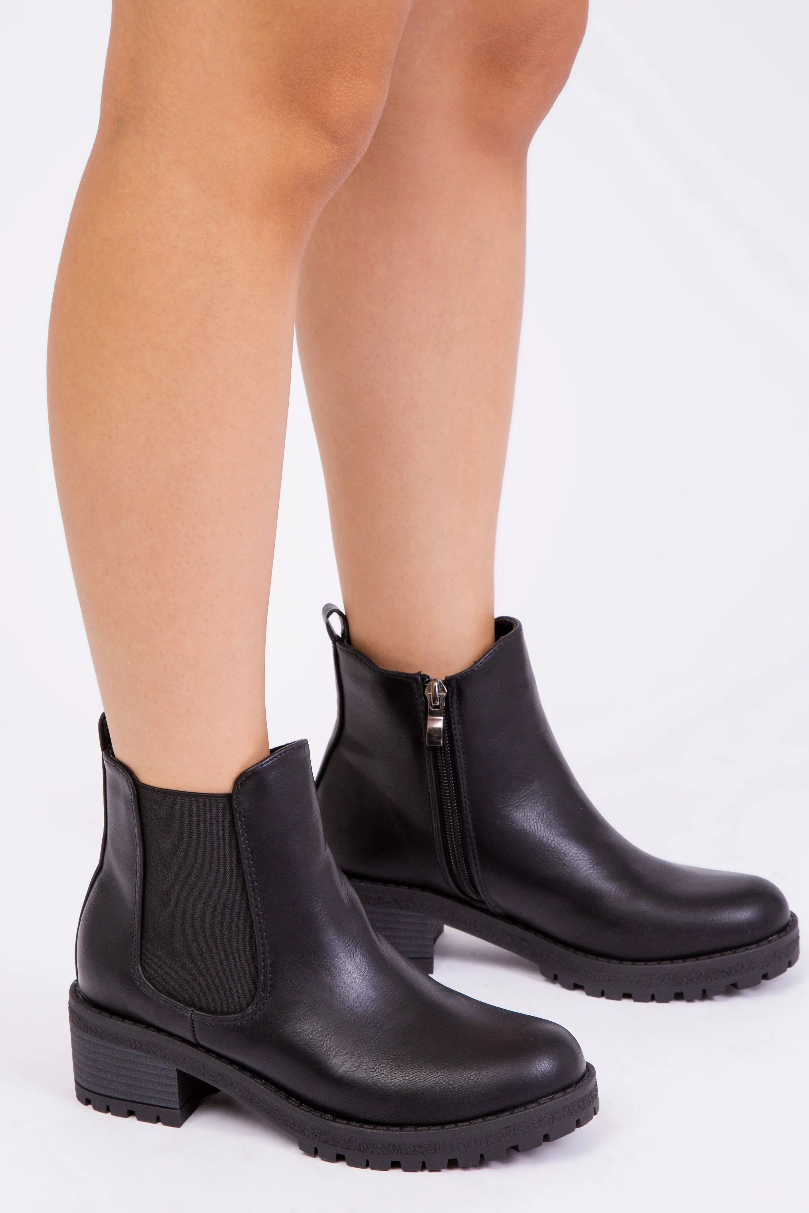 DINAH PULL ON CHELSEA BOOTS IN BLACK FAUX LEATHER