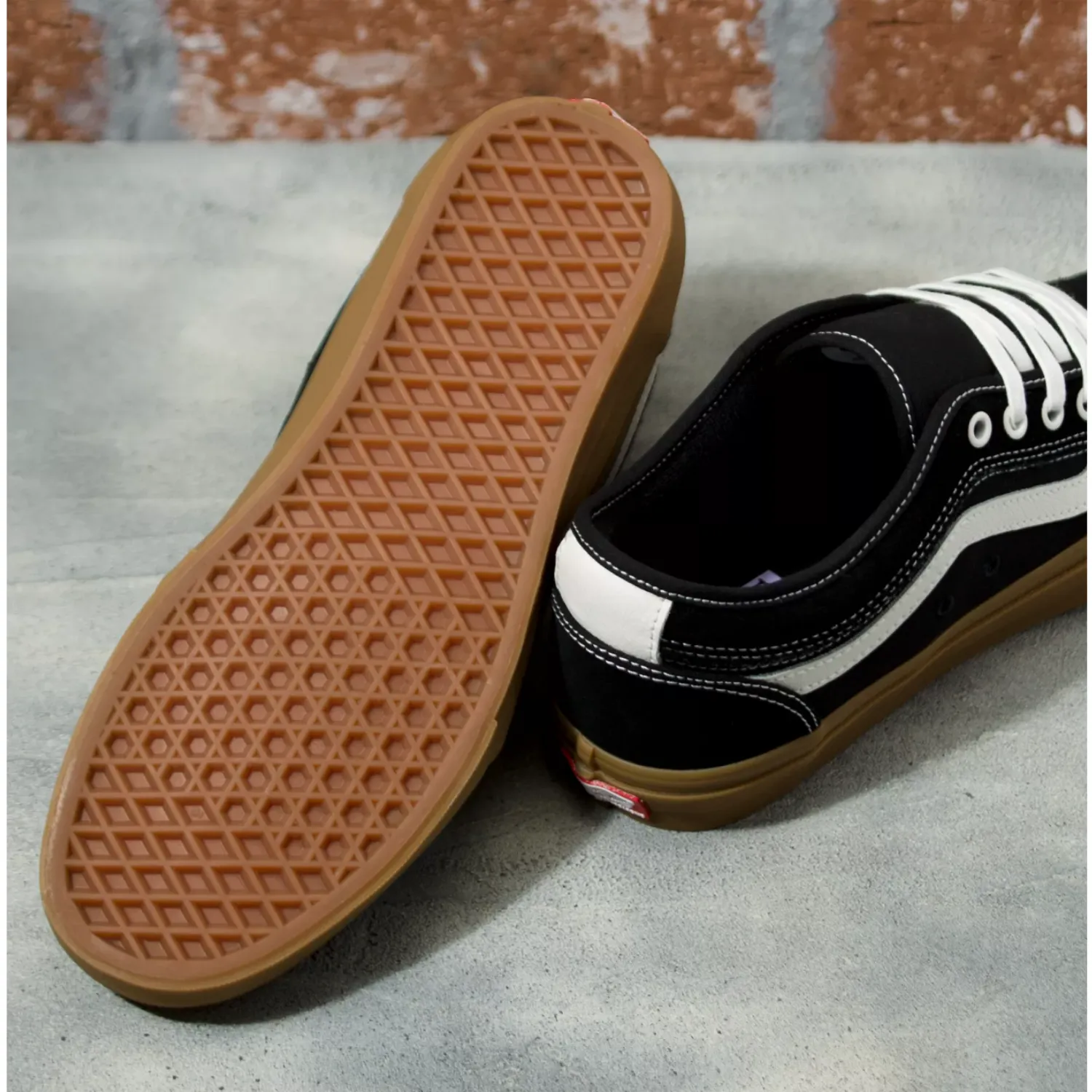 Vans Chukka Low Sidestripe Black/Gum - Men's Skate Shoes